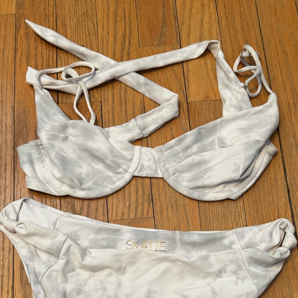 Skatie Swim Top size M